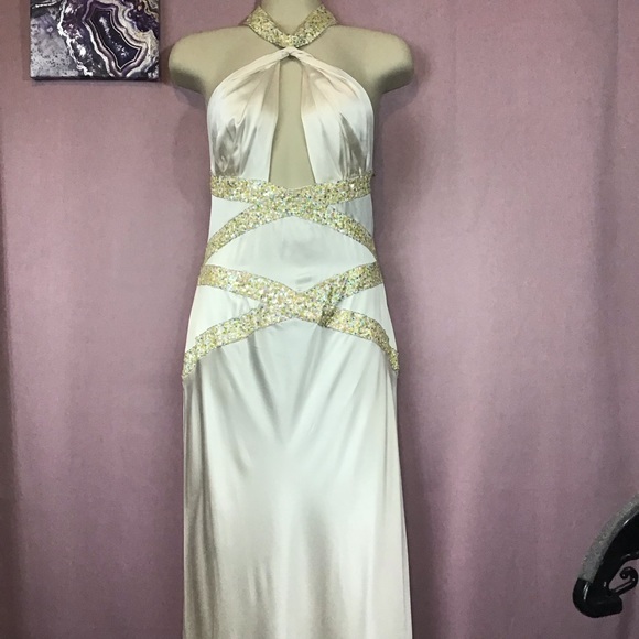 Sequined halter dress - Picture 8 of 16
